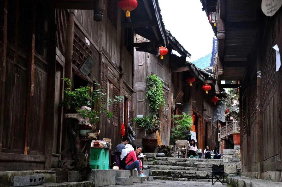 贵阳市综合行政执法局开展春节走访慰问老干部活动