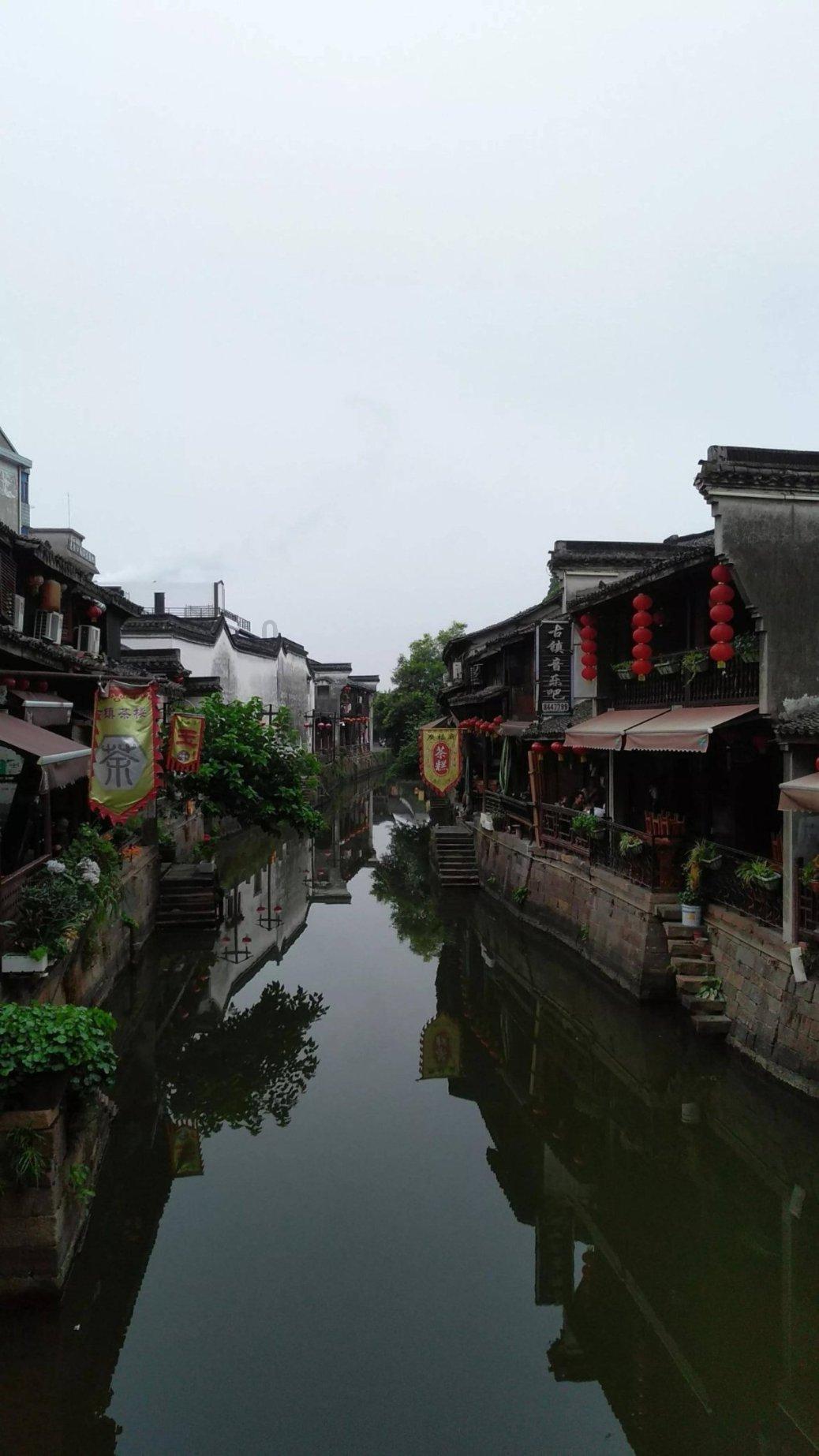 凯特住院，威廉照顾妻儿反挨骂！查尔斯手术，哈里为领奖不回家